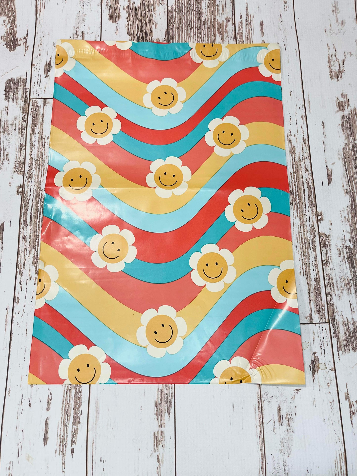 Wavy Retro Daisy 10x13