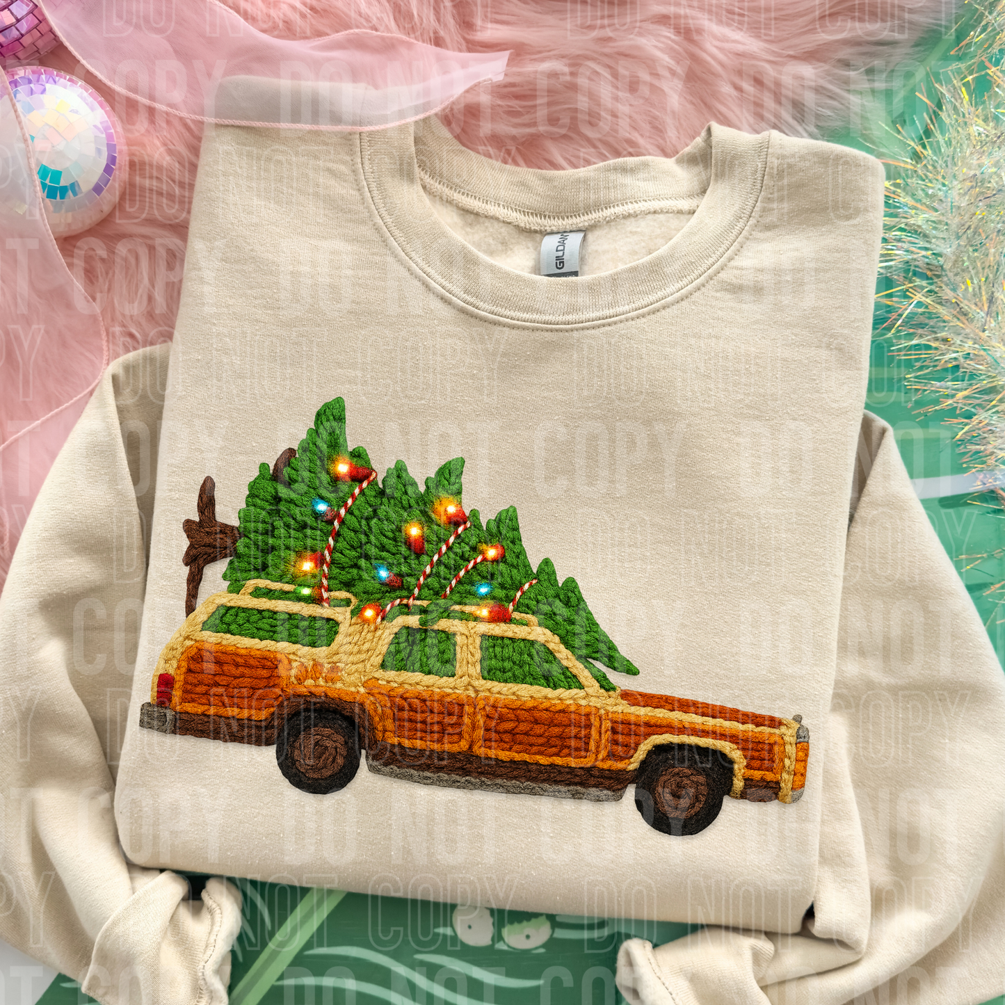 CHRISTMAS TREE ON STATION WAGON FAUX YARN- DTF TRANSFER